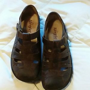 Brown alegria fisherman style size 38
